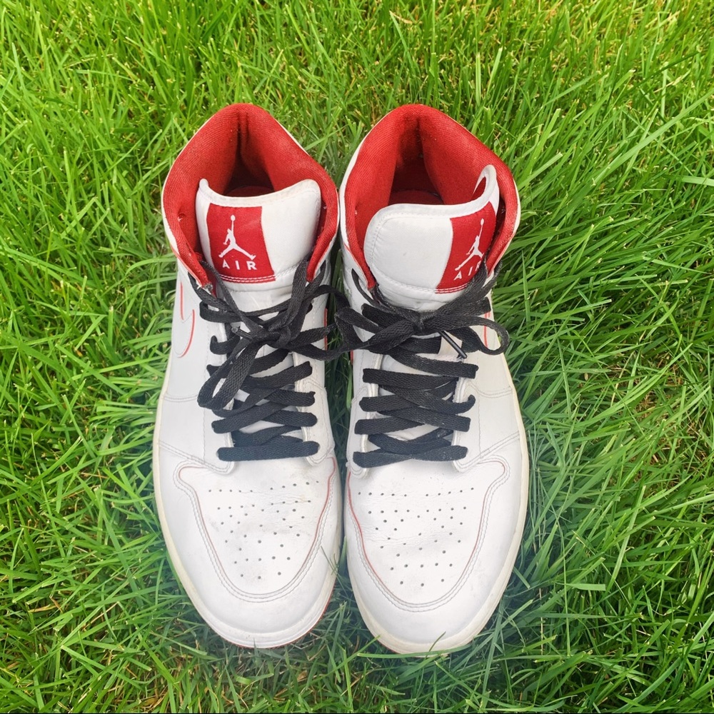 Men’s Size 13 retro mid Jordan’s